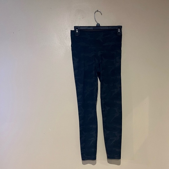 Vuori Elevation Performance Legging VW325 Women’s Small Dark Camo Athletic Gym - Picture 1 of 7